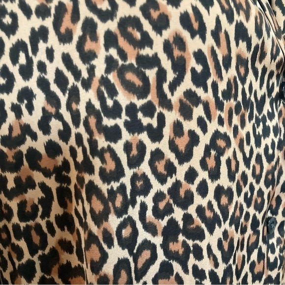 SOMETHING Navy leopard print silky button up blouse. Size M - Picture 7 of 8